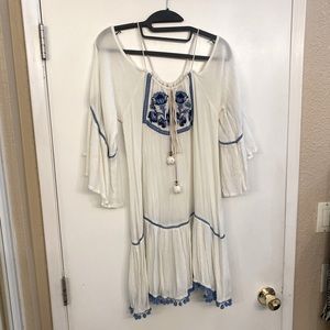 Boho Embroidered, off-shoulder Dress/Cover-Up. Size Small